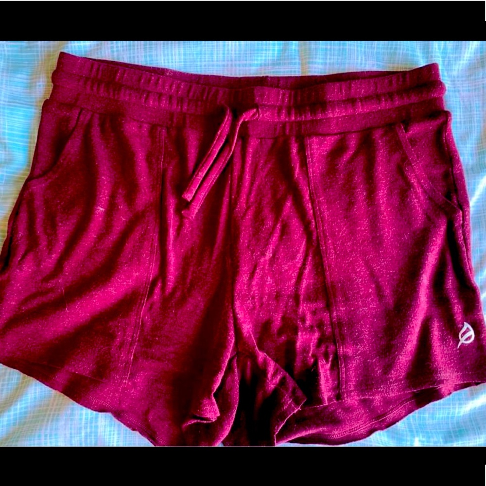 P’tula Sweater shorts in Cranberry